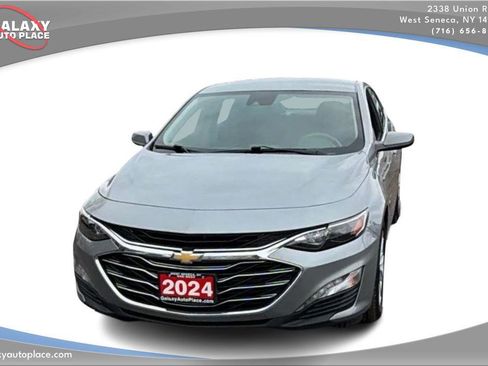 Used 2024 Chevrolet Malibu LT FWD image 2
