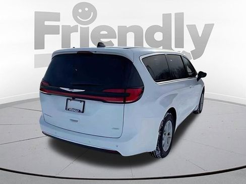 New 2026 Chrysler Pacifica Select AWD/4WD image 5