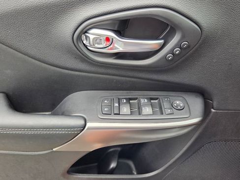 Used 2020 Jeep Cherokee Limited image 34