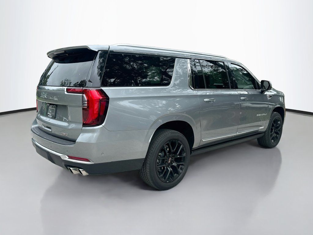 Used 2025 GMC Yukon XL Denali w/ Denali Reserve Package AWD/4WD image 9