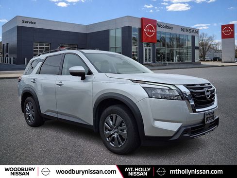 Certified 2025 Nissan Pathfinder SV w/ SV Premium Package AWD/4WD image 1