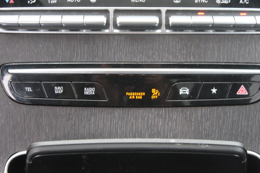 Used 2020 Mercedes-Benz GLC 300 image 23