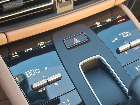 Used 2025 Porsche Macan image 20