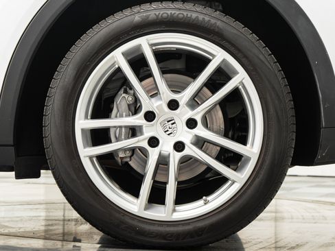 Used 2023 Porsche Cayenne AWD/4WD image 37