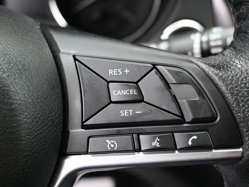 Used 2019 Nissan Rogue SV image 17