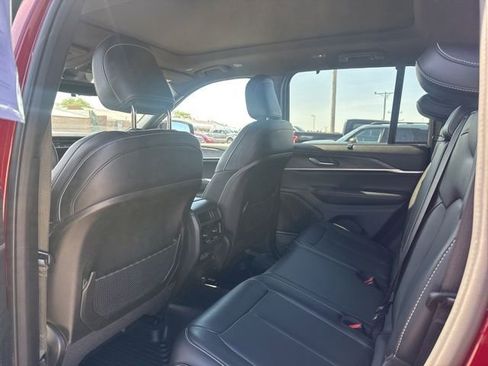 Used 2024 Jeep Grand Cherokee Limited w/ Luxury Tech Group II AWD/4WD image 7
