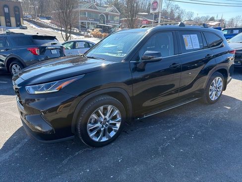 Used 2022 Toyota Highlander Limited image 3