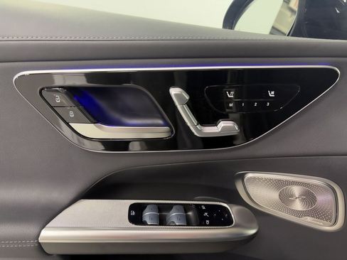 Used 2024 Mercedes-Benz GLC 300 4MATIC w/ AMG Line image 6