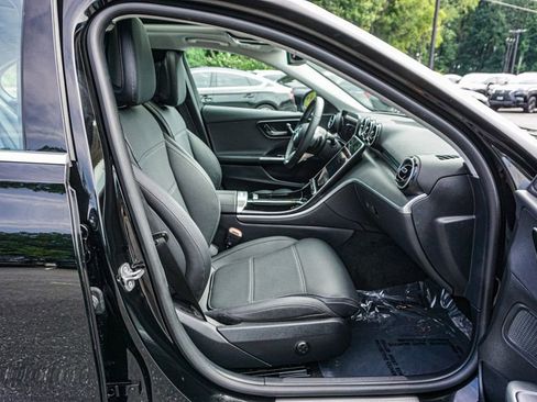 Used 2025 Mercedes-Benz C 300 Sedan image 19