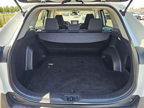 Used 2019 Toyota RAV4 LE AWD/4WD image 14