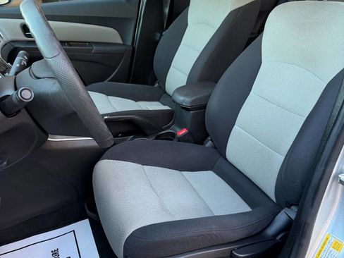 Used 2016 Chevrolet Cruze LS image 10