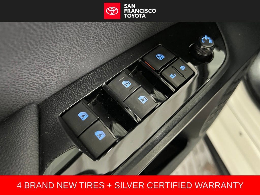 Certified 2017 Toyota Prius Prime Advanced FWD image 36