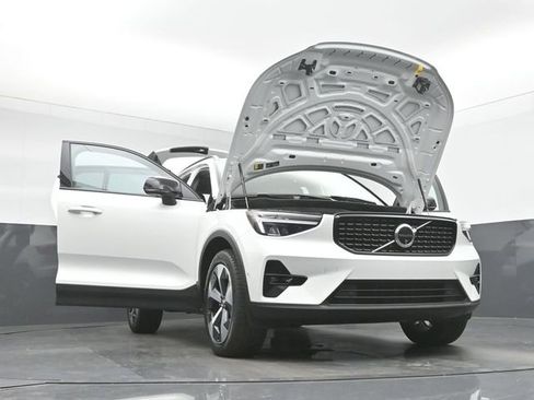 Used 2024 Volvo XC40 B5 Plus image 51