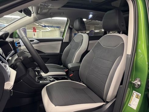 New 2025 Volkswagen Taos SE image 20