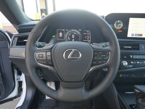 Used 2025 Lexus ES 300h ES 300h image 19