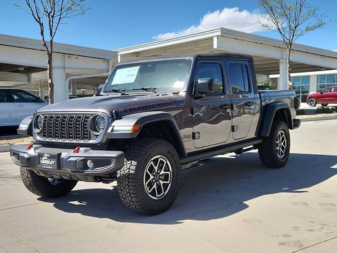 New 2026 Jeep Gladiator Rubicon w/ Steel Power Dome Hood Package AWD/4WD image 4