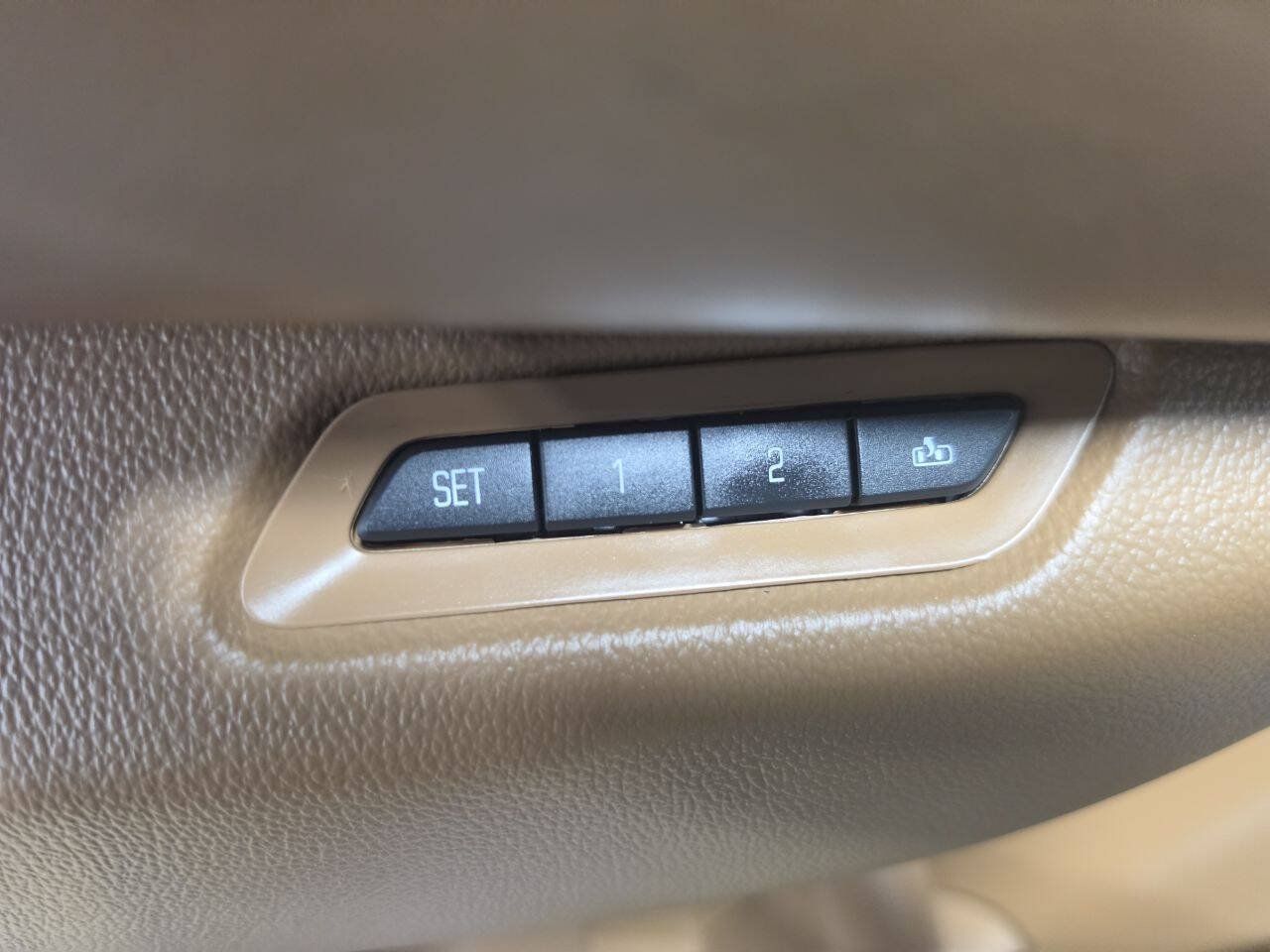 Used 2017 Cadillac Escalade Platinum AWD/4WD image 32