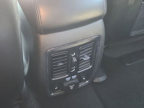 Used 2021 Jeep Grand Cherokee Limited w/ Luxury Group II image 25