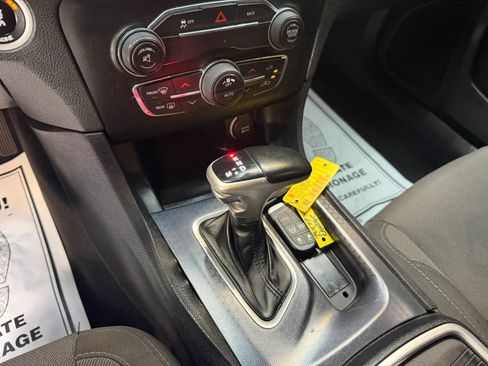 Used 2015 Dodge Charger SXT RWD image 18
