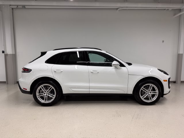 Certified 2026 Porsche Macan AWD/4WD image 6