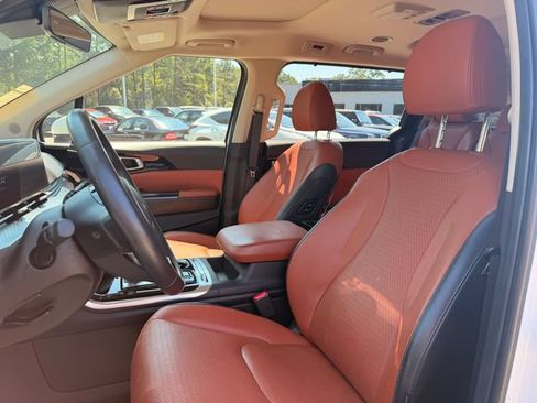 Certified 2023 Kia Carnival SX Prestige FWD image 11