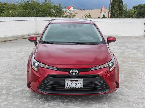 Used 2025 Toyota Corolla LE w/ Convenience Package image 2
