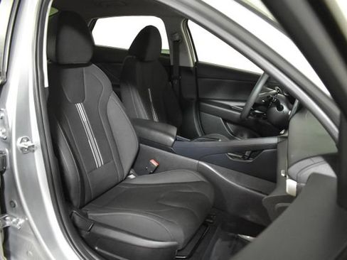 Used 2022 Hyundai Elantra SEL w/ Preferred Accessory Package FWD image 33