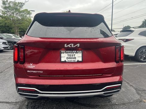 Used 2023 Kia Sorento S w/ Panoramic Sunroof Package FWD image 4