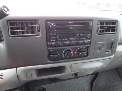 Used 2003 Ford F250 XLT image 15