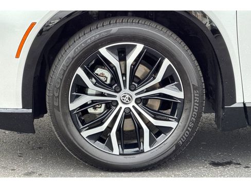 Used 2025 Toyota Crown Signia image 31