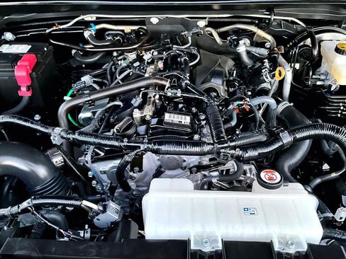 Used 2025 Toyota Tacoma TRD Off-Road image 30