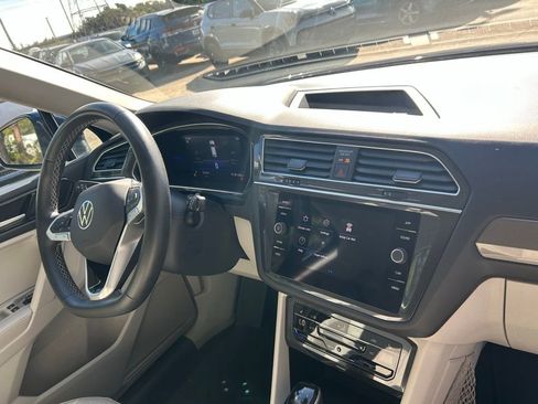 Used 2023 Volkswagen Tiguan SE image 35