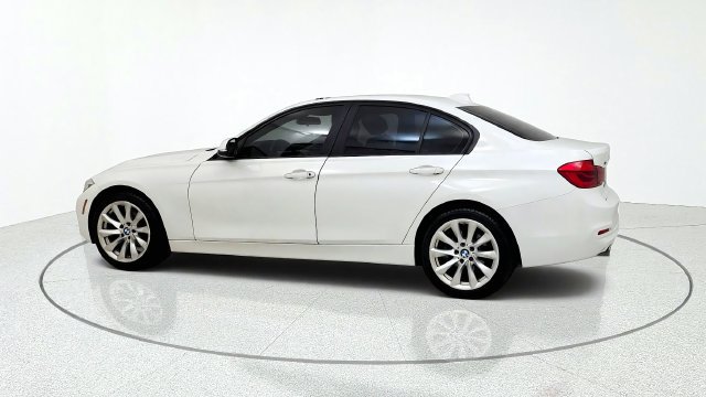 Used 2018 BMW 320i xDrive Sedan AWD/4WD image 5