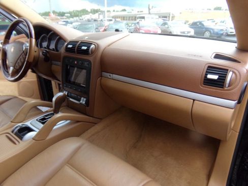 Used 2005 Porsche Cayenne S image 40