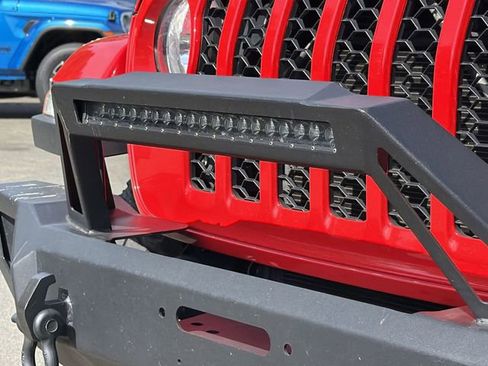 Used 2022 Jeep Gladiator Sport AWD/4WD image 9