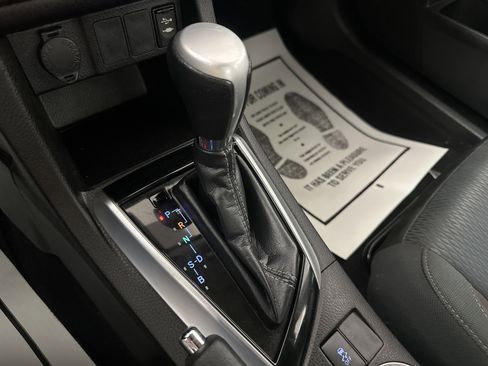 Used 2019 Toyota Corolla Sedan image 18