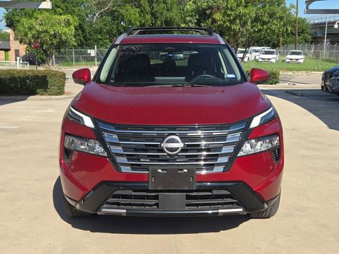 Certified 2025 Nissan Rogue Platinum FWD image 8