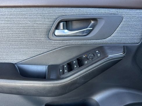 Used 2023 Nissan Rogue SV FWD image 11