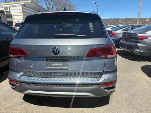 Used 2023 Volkswagen Taos SE w/ Panoramic Sunroof Package AWD/4WD image 7