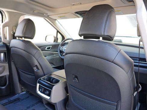 Used 2025 Kia Carnival SX FWD image 44