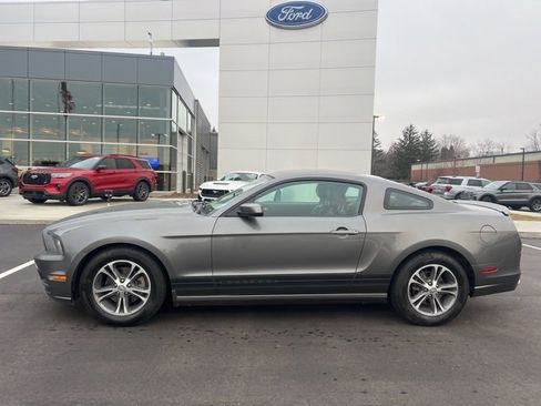 Used 2013 Ford Mustang Premium image 8