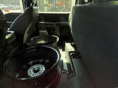 Used 2025 Ford F150 Raptor AWD/4WD image 18