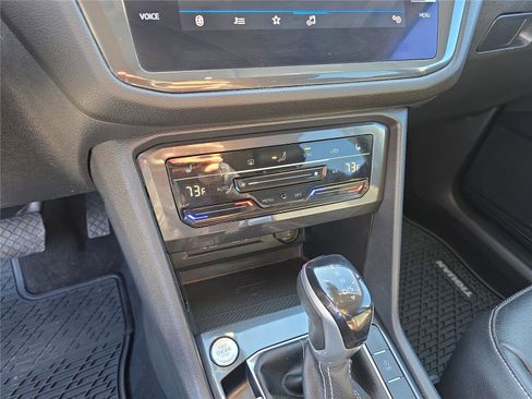 Used 2022 Volkswagen Tiguan SE image 22