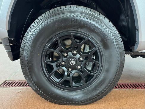 Used 2022 Toyota Tacoma SR5 image 9