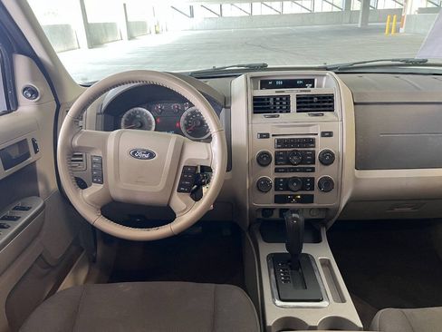 Used 2009 Ford Escape XLT AWD/4WD image 16
