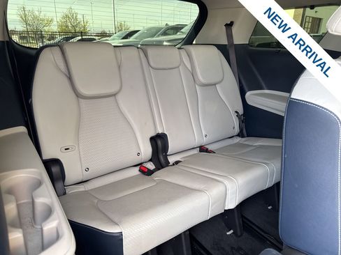 Used 2025 Kia Carnival SX Prestige image 11