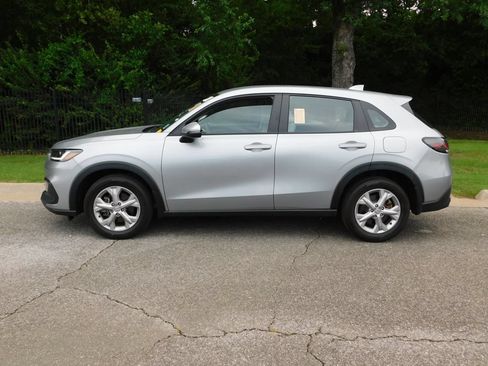 Used 2023 Honda HR-V LX image 2