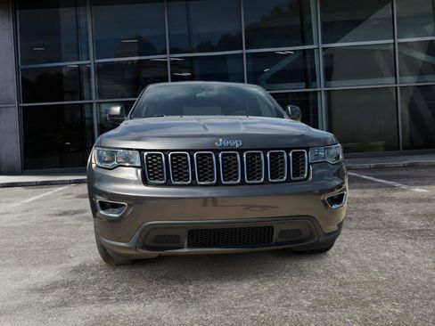 Used 2021 Jeep Grand Cherokee Laredo AWD/4WD image 2