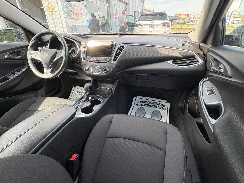 Used 2023 Chevrolet Malibu LT FWD image 18