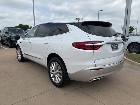 Used 2019 Buick Enclave Essence FWD image 3
